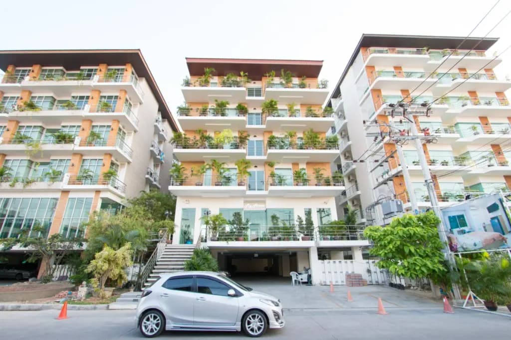 Cached photo of the building from RentHub