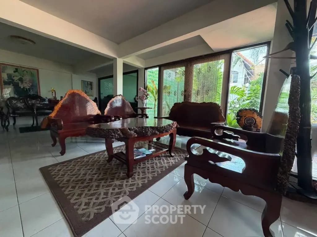 Cached photo of the unit from Dot Property