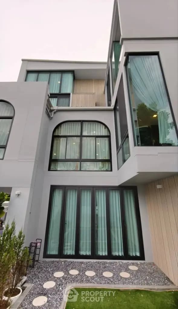 Cached photo of the unit from Dot Property